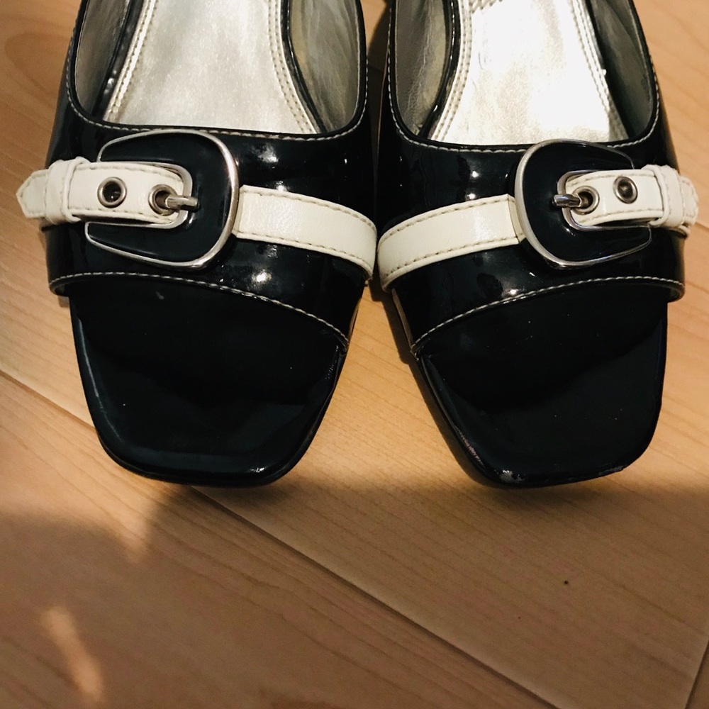 Tahari Sandals 👡 with buckle.Bundle promo: send offer - 5 items for $35 🌸 - Picture 5 of 7